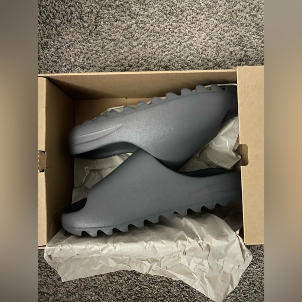 Yeezy Slide / Size 12 / Granite